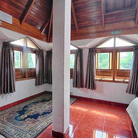 Pele Guesthouse Bandung Exteriör bild
