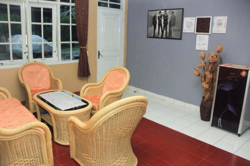 Pele Guesthouse Bandung Exteriör bild