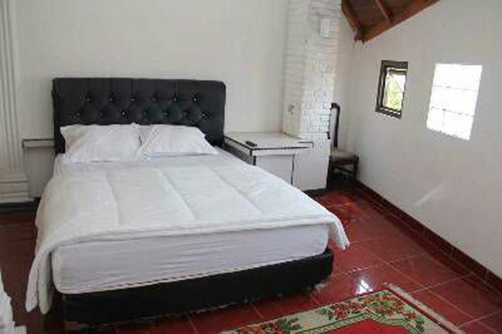 Pele Guesthouse Bandung Exteriör bild