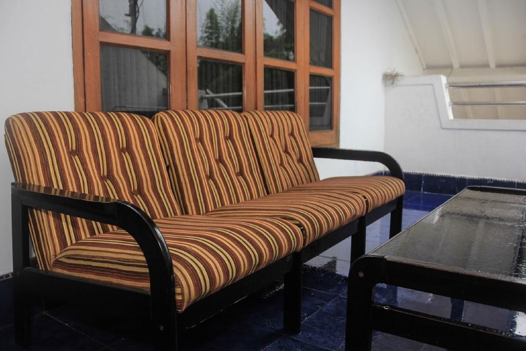 Pele Guesthouse Bandung Exteriör bild