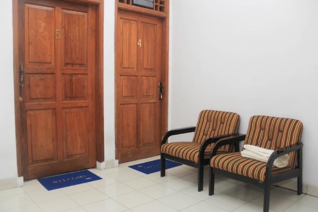 Pele Guesthouse Bandung Exteriör bild