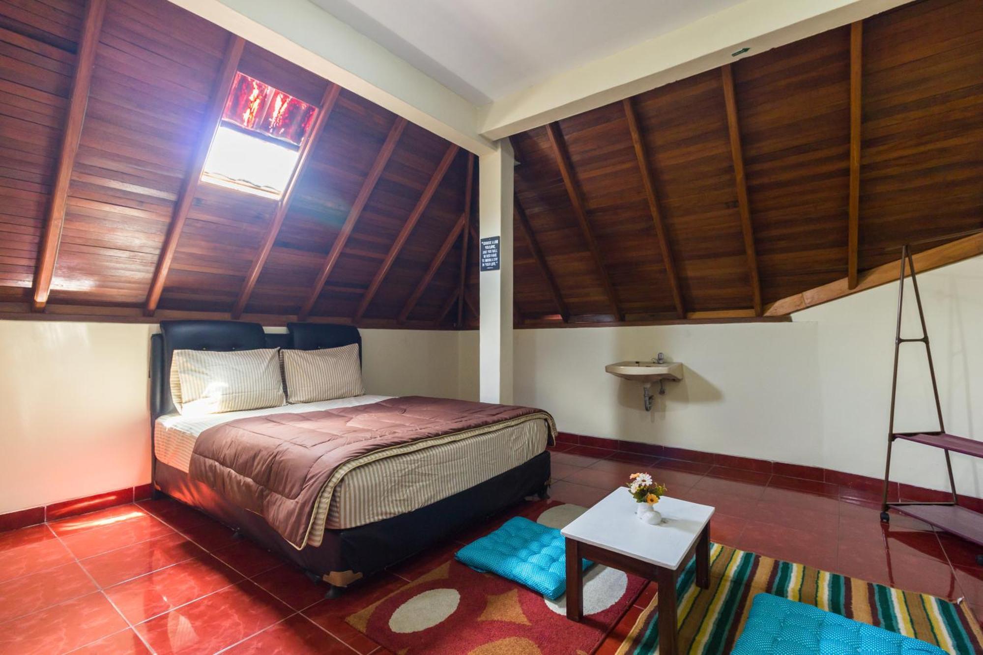 Pele Guesthouse Bandung Exteriör bild
