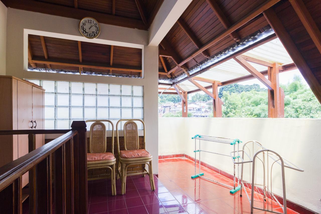 Pele Guesthouse Bandung Exteriör bild