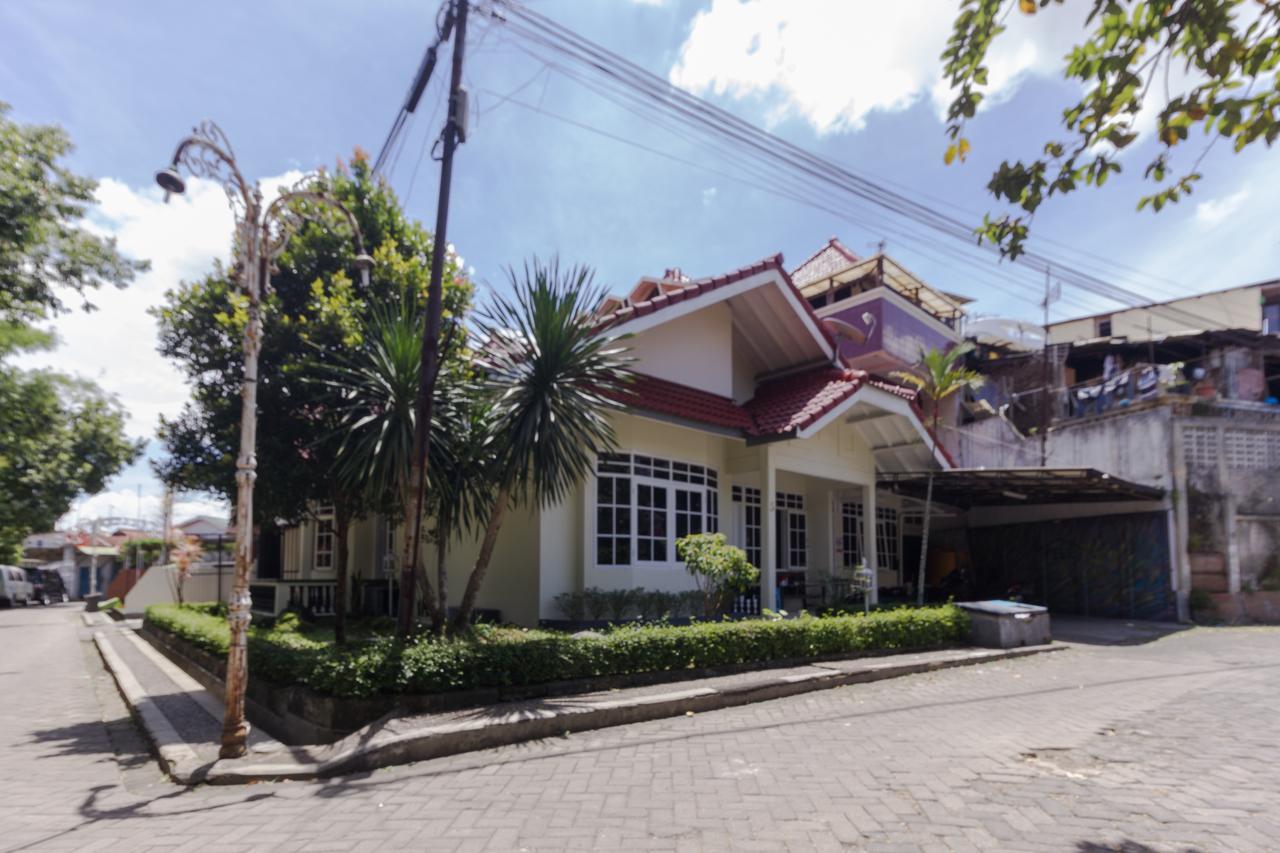 Pele Guesthouse Bandung Exteriör bild