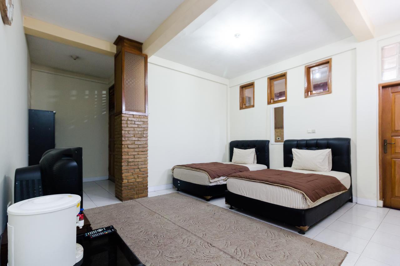 Pele Guesthouse Bandung Exteriör bild