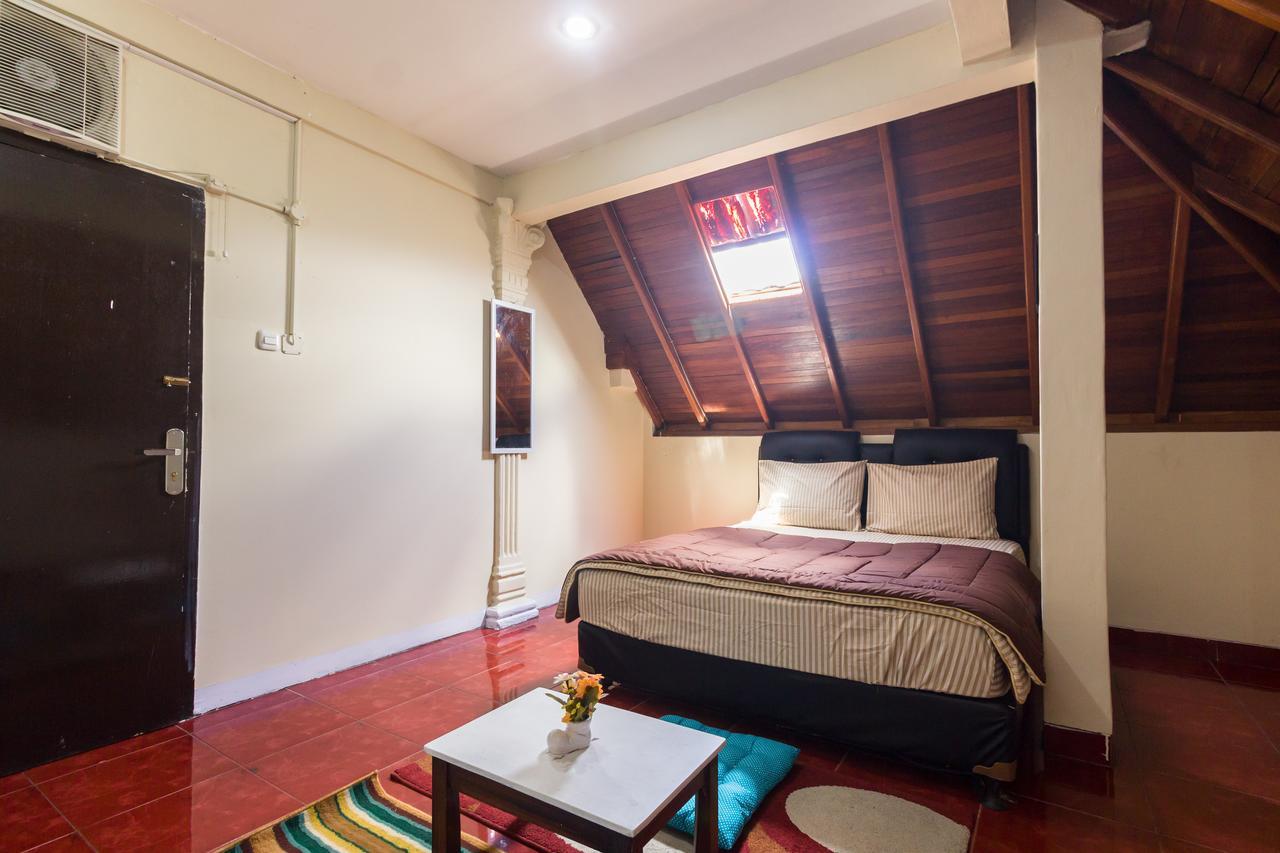 Pele Guesthouse Bandung Exteriör bild