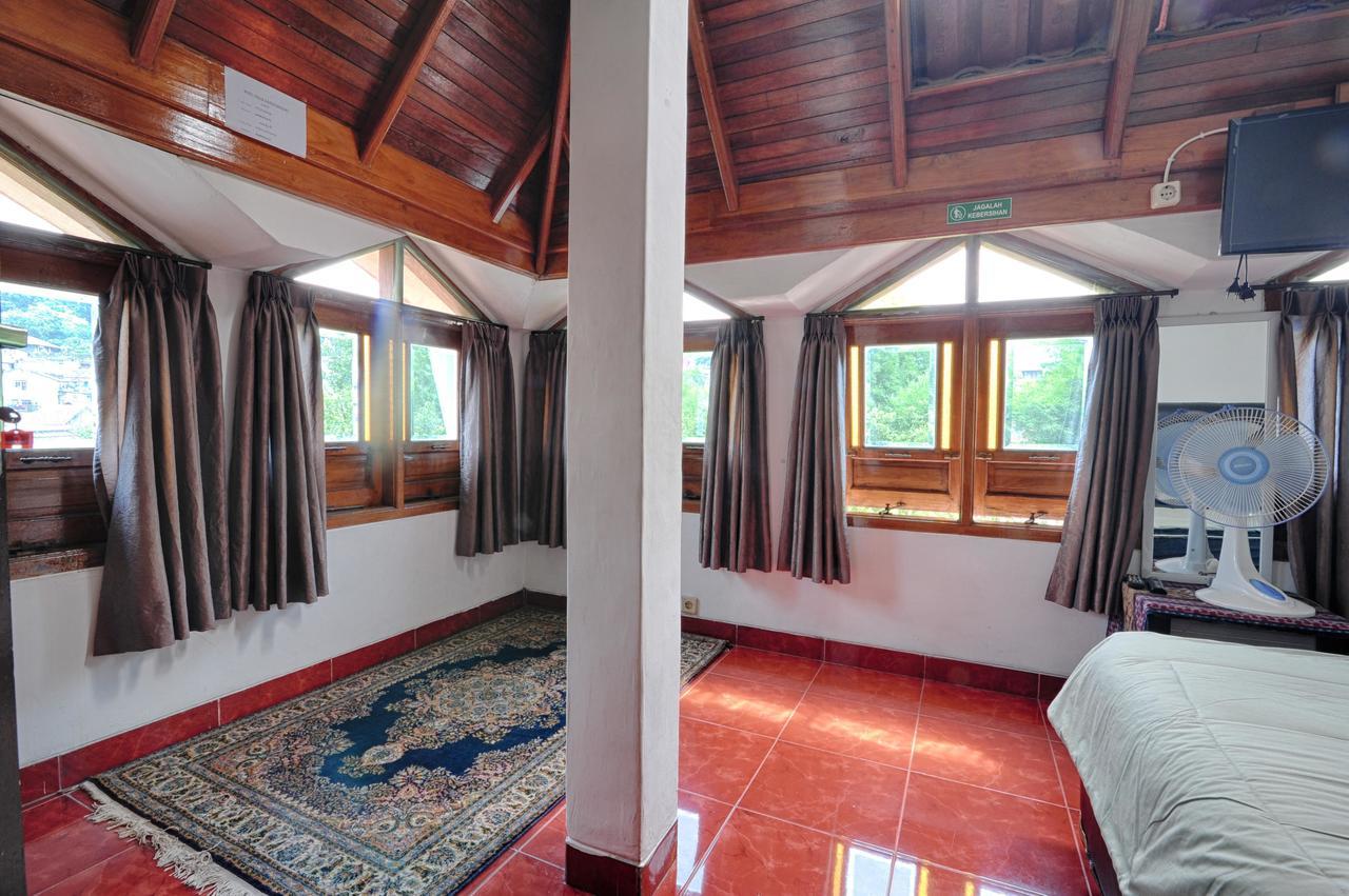 Pele Guesthouse Bandung Exteriör bild
